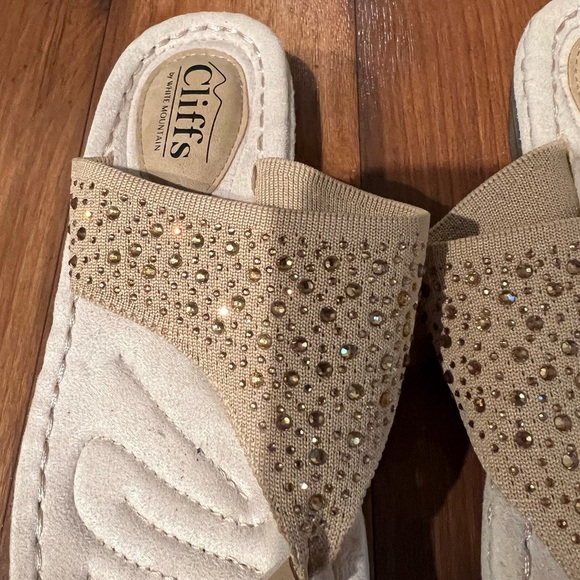 Cliffs By White Mountain Calling Women's Thong Sandals Sand Size 6 - Picture 2 of 7